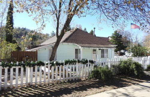 Miners Choice 3 Bedroom on Main St Bonus Rooms Sleeps up to 9 TV WIFI Piano - Foto 1