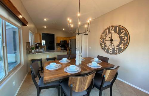 StayShores Chic Retreat – Pool HotTubSweet Sleep - Photo 23