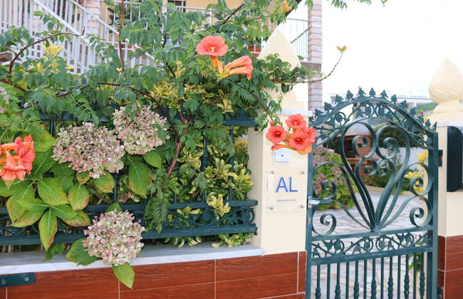 3 Bedroom Apartment in a Ground Floor of a Vila Wseparate Kitchen Living Room - Foto 42