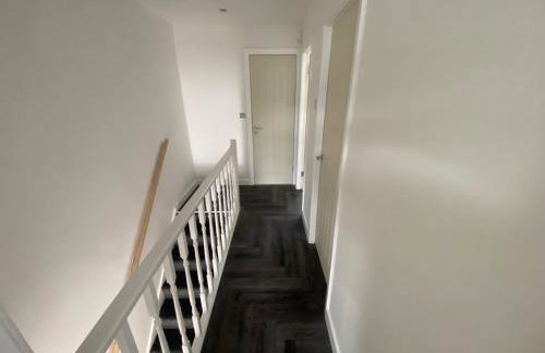 Modern 3 Bedroom Holiday Home -Jaquzzi Bath -Private Parking-suitable for contractors - Free WiFi - Foto 30