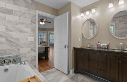 Sleeps 22, Lakefront w/ Private Dock & Pool, 2 Houses Lake Living by Avantstay - Foto 142