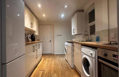 Curzon St - 4 Beds Sleeps 7 with Street Parking - Foto 5