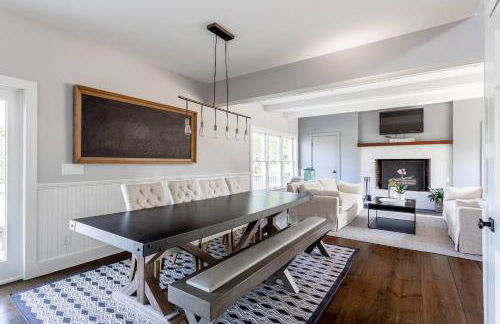 Stunning luxury Retreat I Wineries & Fall Farm Fun - Photo 3