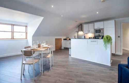 The Loft - Spacious Luxury 2 bed 2 bath with FREE Secure Parking and tube close by - Photo 8
