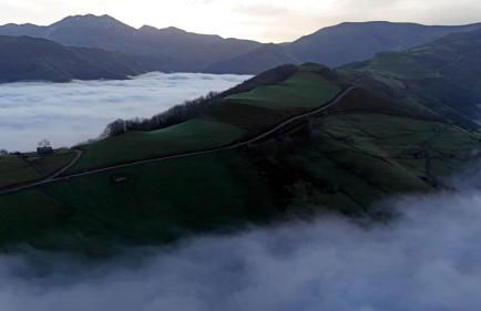 La cabaña mirador de los Valles Pasiegos - Foto 17