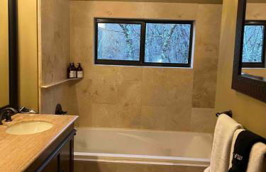 Waterfall Overlook at Bearfoot Falls - Foto 19