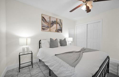 Chic Boca Raton Apartment Pool WiFi Parking - Photo 28