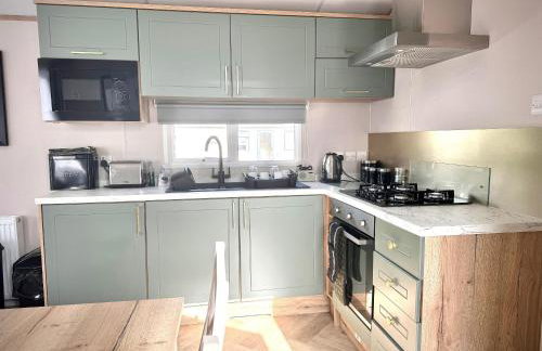 Modern two bedroom caravan with sofabed Sleeps 6 - Foto 9