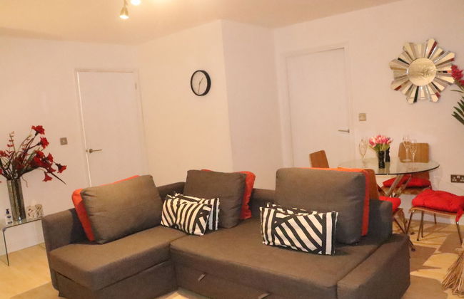 Skyline Haven Modern 2BR w/ Free Parking & 4kTV - Photo 33