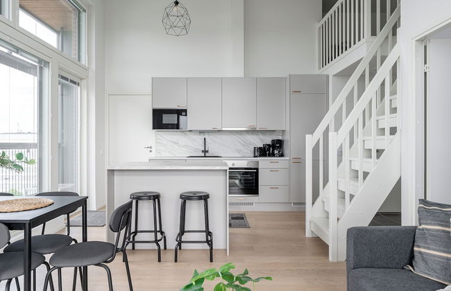 3BR Modern Loft Penthouse with Sauna & Parking - Foto 1