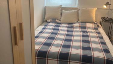 Ruhiges ganzes Apartment Self Check-in 45 m zwei Zimmer Groses Bad Badewanne Kochnische - Foto 3