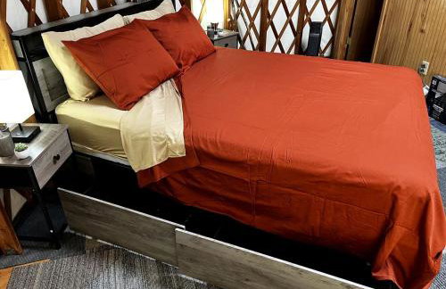Incredible Equipped Yurt Amazing for a Glamping Experience in East Meredith, New York - Foto 11
