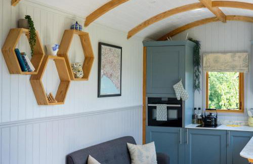 Honey Bee - Comfortable luxury shepherds hut with hot tub - Foto 31