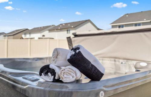 6BR Retreat with Playground Basketball & Sleeps 22 - Foto 45