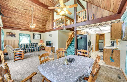 Germfask Home with Fire Pit, Grill and Yard Games! - Foto 1