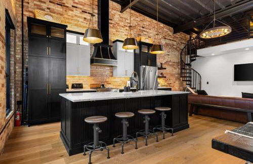 Luxury TC Loft: Historic Condo! - Foto 11