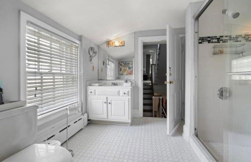 Old Town Gem Walk to King Street Sleeps 14 - Foto 32