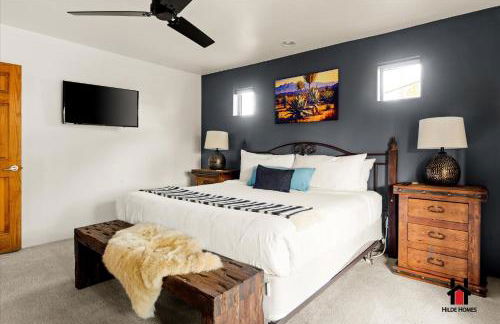 Sonoran Desert Getaway with Cowboy Tub - Photo 9