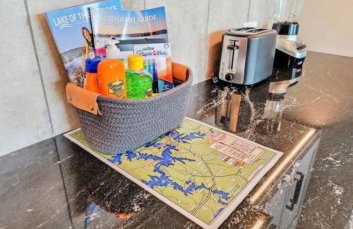 Magazine-Featured Mansion, Golf Green, Casino, etc - Foto 65