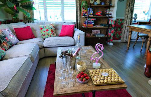 Lakeland Lodge with private Hot Tub and fishing - Foto 2