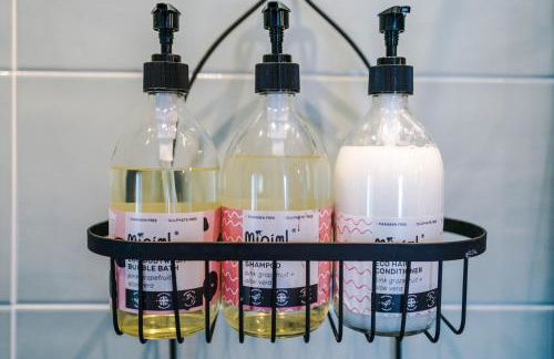 Castle Views cottage in historic village & woodfired hot tub - Photo 24