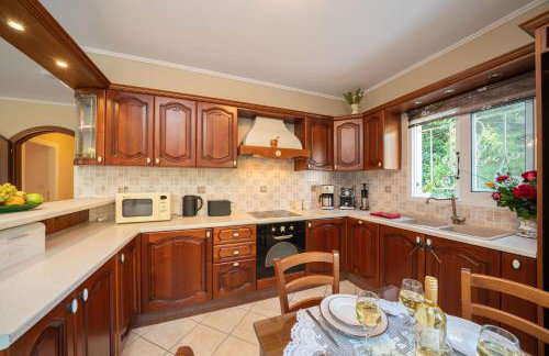 Villa Regina -Hidden Eden with Treehouse & Heated Pool - Foto 24