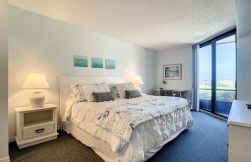 Beachfront with a pool at Ocean Trillium Condo ~ 101 - Foto 11