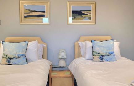 East Wing Cottage - Peaceful Village Retreat with Tennis Court Access - Foto 24