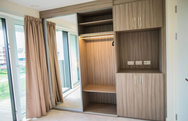 Thames View 2 Bed Apartment With Balcony - Photo 4