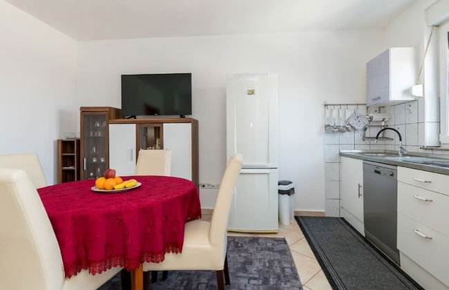 Simplistic Apartment in Malinska near Sea - Foto 13