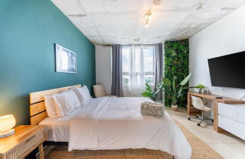 1BR Miami Retreat with BBQ, Pool, & Skyline Views - Foto 20