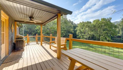 Remote Home with Deck and Grill in Scenic Tuckasegee! - Foto 2