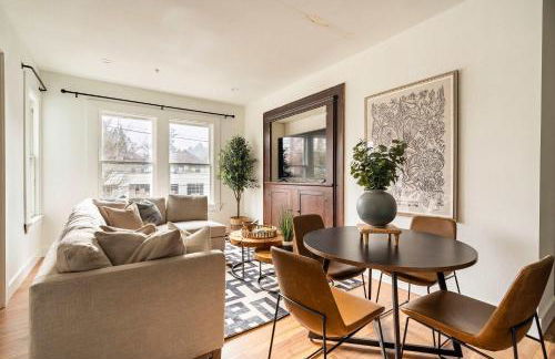 Stay Portland - 3BR - Sleeps 6 - Steps to NW 23rd - Fast WiFi - Foto 6