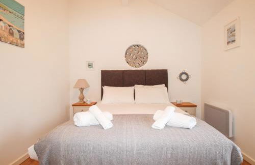 Beside the Sea - Photo 18