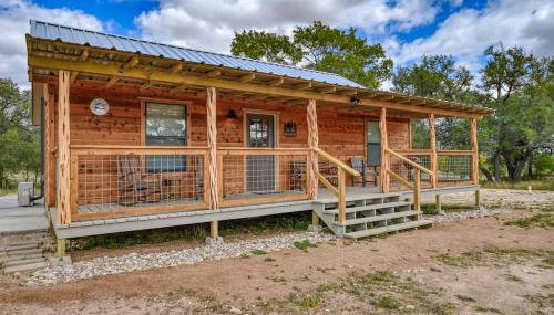 Cozy Cabin Firepit and Grill & 10 Mins to Main St - Foto 2