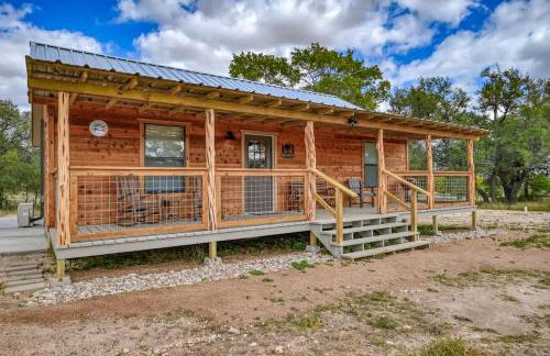 Cozy Cabin Firepit and Grill & 10 Mins to Main St - Foto 4