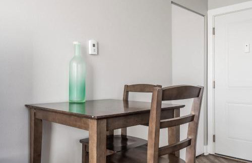 Modern Mass Ave 1BR Apartment with Kitchen - Foto 35