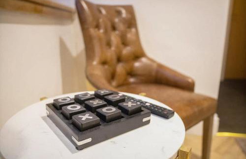 NEW! Luxurious Cottage in Durham by Stay With Us, Ideal for Large Groups & Families, Hot Tub, Sleeps 10! - Foto 47