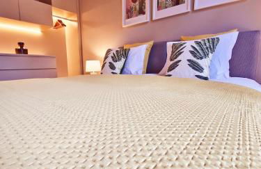 Gary01 Exclusive Top Floor 2BD by the Timeout Market - Photo 21