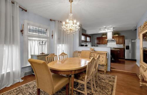 5BR Family Victorian Walk2Falls KingSuite Gameroom - Foto 11