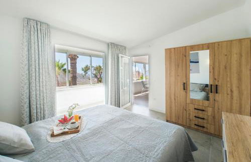 Villa Azure Horizon and Breeze - Panoramic Ocean View and Heated Pool - Foto 21