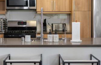 Amethyst Horizon - Stylish peaceful 2BR w zen Garden View Pool Gym - Foto 7