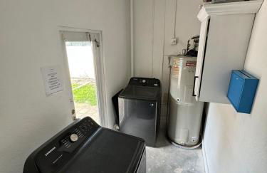 Luxury Pool Retreat Sleep 17 Near Beach - Foto 10