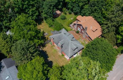 1920s Phoenicia Bungalow with Vintage Furnishings, Sauna, Fireplace, & Fenced Backyard - Foto 29