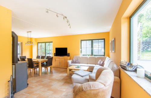 Spacious semi-detached house with wood stove located directly on the Rennsteig - Foto 2