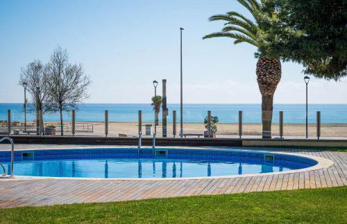 AT021 Apartment with pool in front of the beach - Foto 22