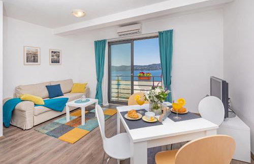 Apartmani D & J with Heated Pool & Stunning Sea View - Photo 141