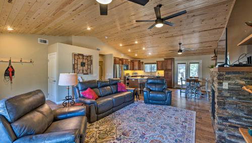 1 Mi to Rainbow Lake: Newly Built & Woodsy Retreat - Foto 1