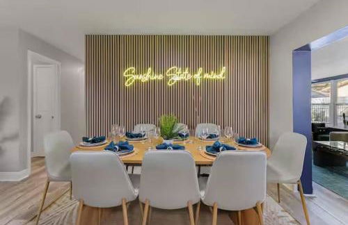 New listing~10 min to beach~Back yard fun~Pool - Foto 10