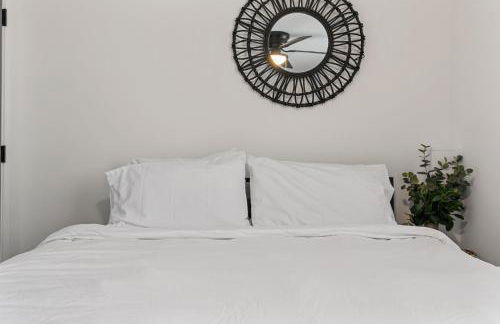 Chic 1BR Oasis Ideal Retreat near Six Flags - Foto 7